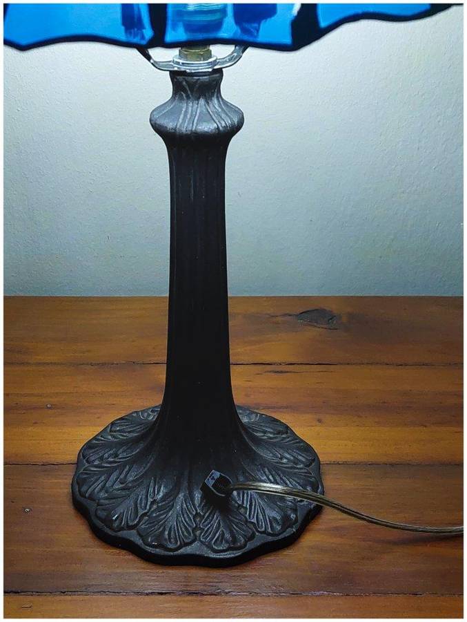 Tiffany-style Stained Glass Lamp - 30cm in diameter