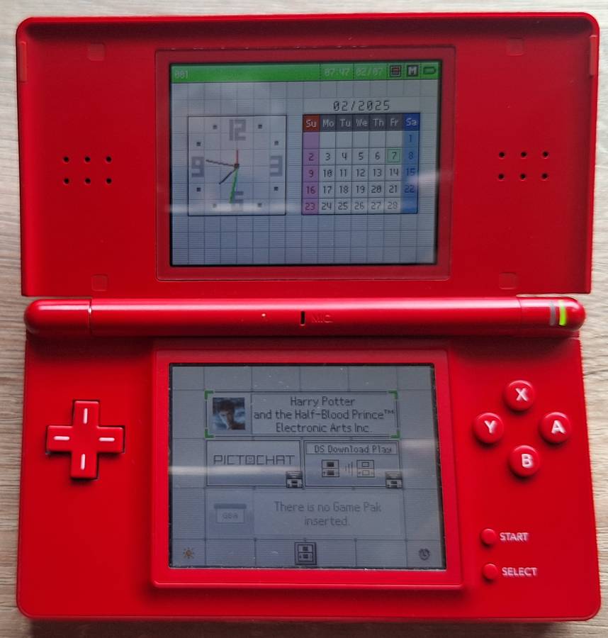 Nintendo DS lite with a free Game