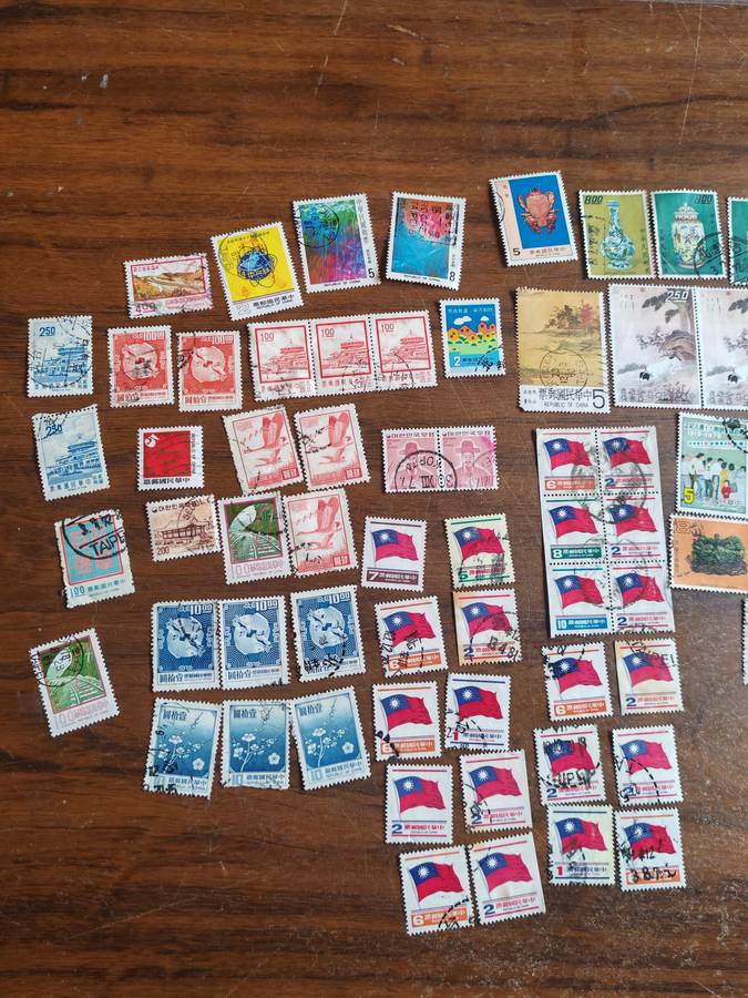 Large lot of vintage China (Taiwan) stamps