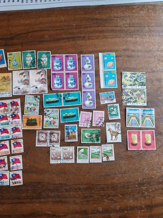 Large lot of vintage China (Taiwan) stamps