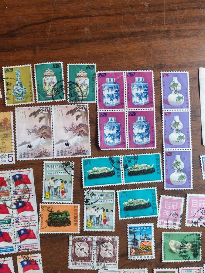 Large lot of vintage China (Taiwan) stamps