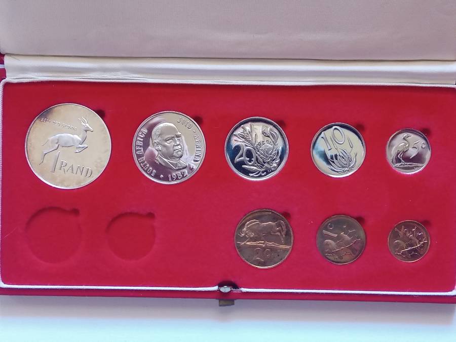 SOUTH AFRICAN AMAZING  PROOF SET ,1982"