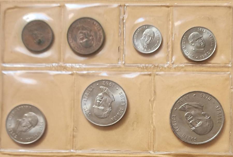 1982 Mint Set ~ with nickel R1