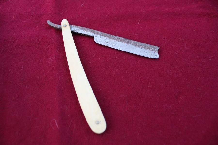 Cutthroat razor