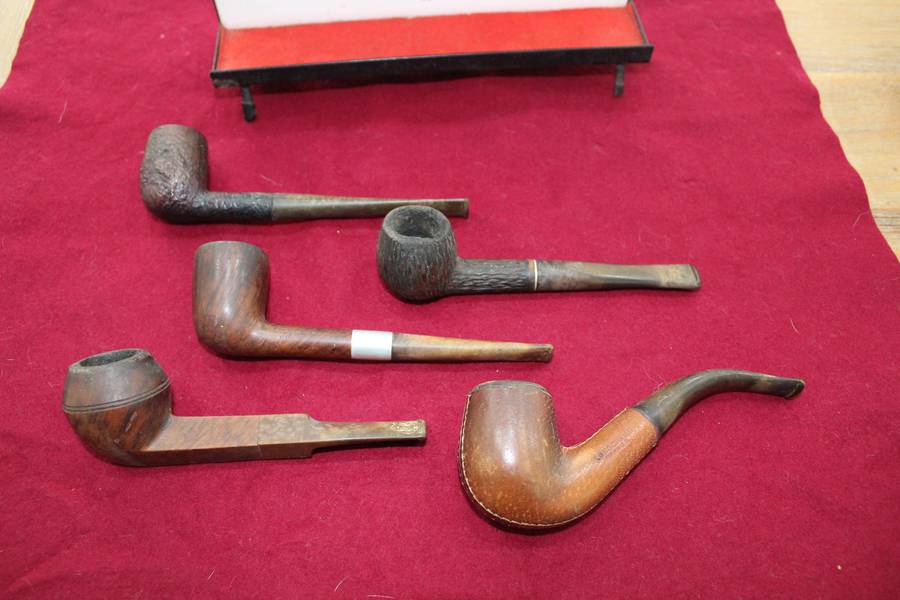 Pipes x 5 PLUS pipe stand! All for R 375!