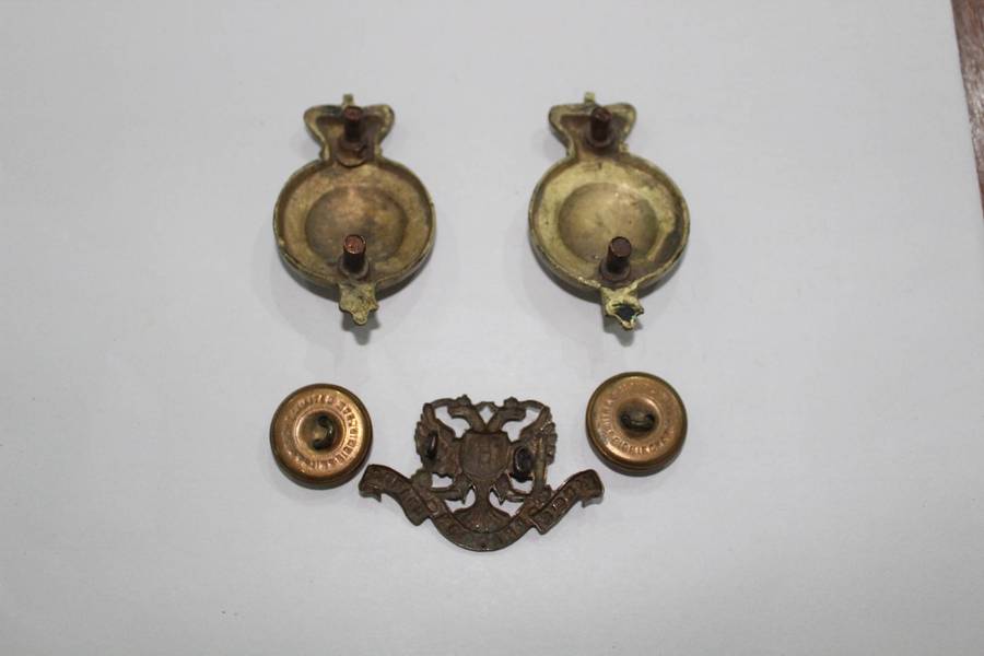 Boer War badges x 3 plus 2 buttons - all for R 250!