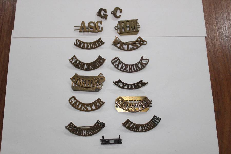 British Unit badges - take the whole bag for R 300!!