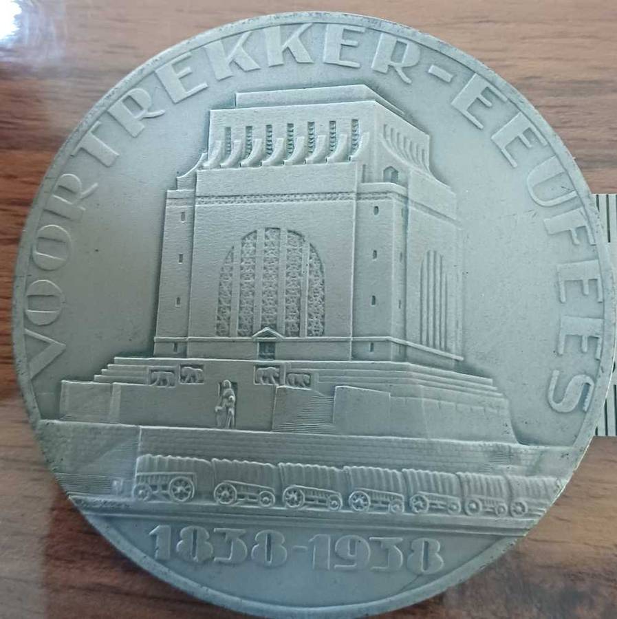 1838 To 1938 Voortrekker Eeufees medal Kaapstad-Mgundlovu-Pretoria Medal