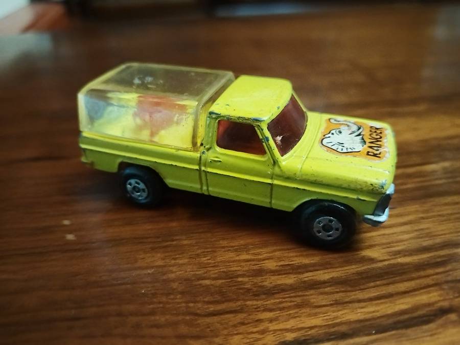2 x MATCHBOX FORD Trucks