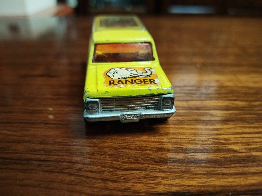 2 x MATCHBOX FORD Trucks