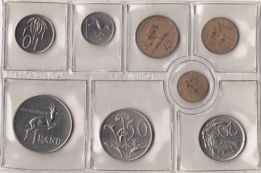 1977 MINT PACK UNC With 1/2 Cent Coin  Sealed    1977-107~