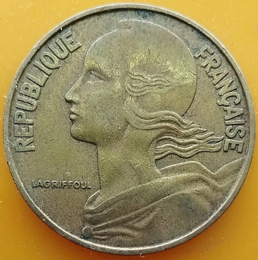 1968  20 Centimes Coin      France          SUN11972~