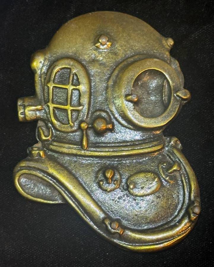 Presented is an impressive brass Navy Divers Insignia Plaque.