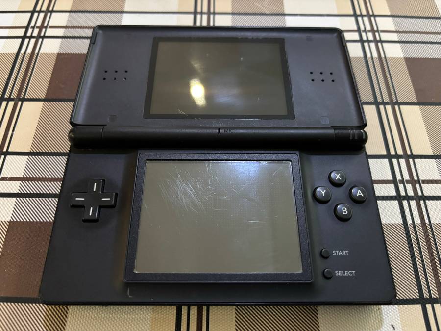 black Nintendo DS Lite with charger, stylus & free game