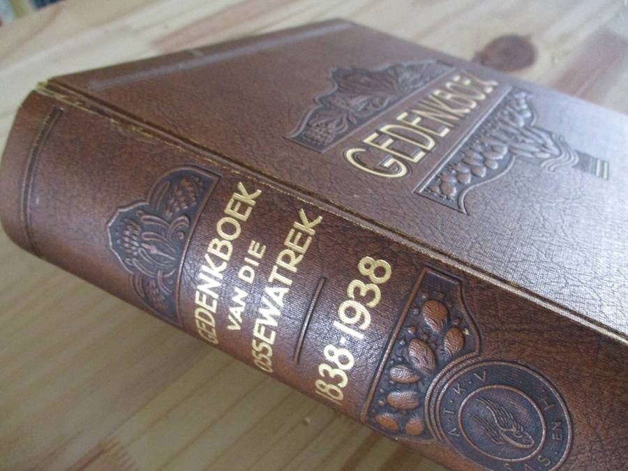 GEDENKBOEK van die Ossewaens op die pad van Suid-Afrika. EEUFEES 1838-1938