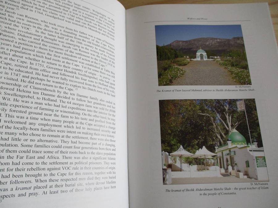 CONSTANTIA AND ITS NEIGHBOURS - Helen Robinson SIGNED COPY