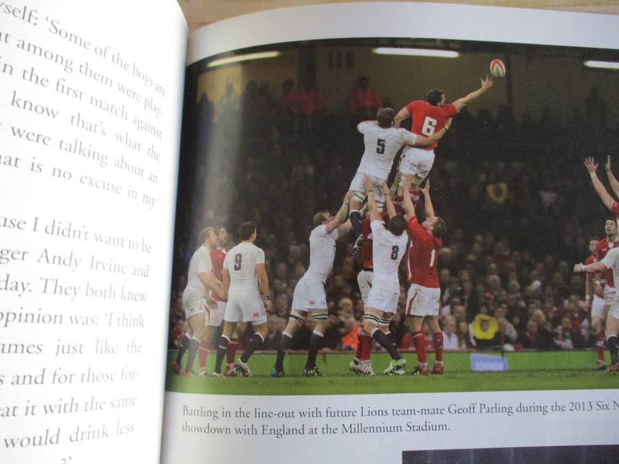 SAM WARBURTON - Lions Triumphant: The Captain's Story