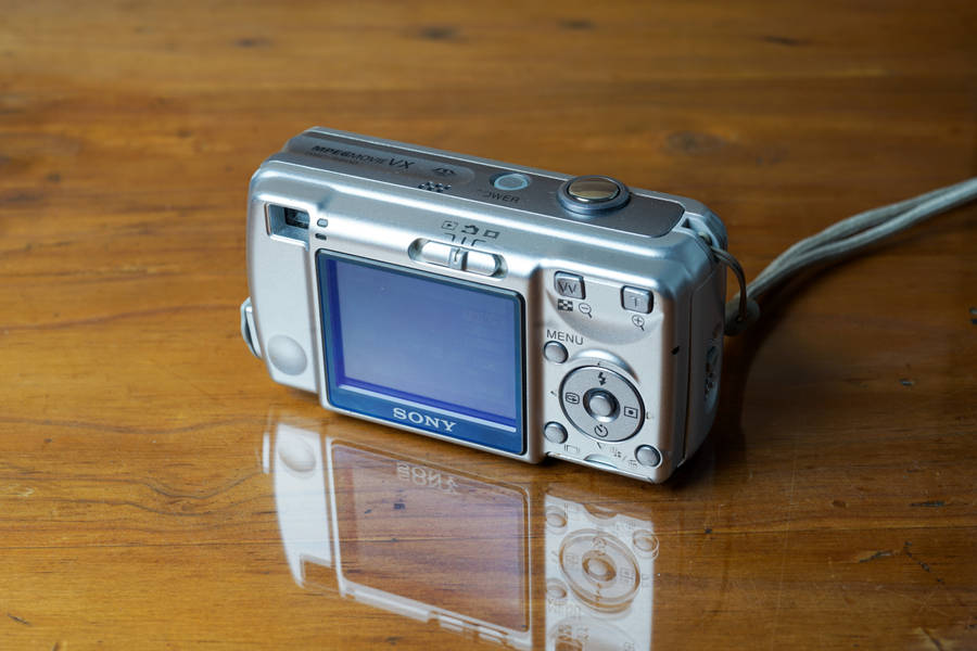Sony Cybershot DSC-S600 digital compact camera *CCD sensor**