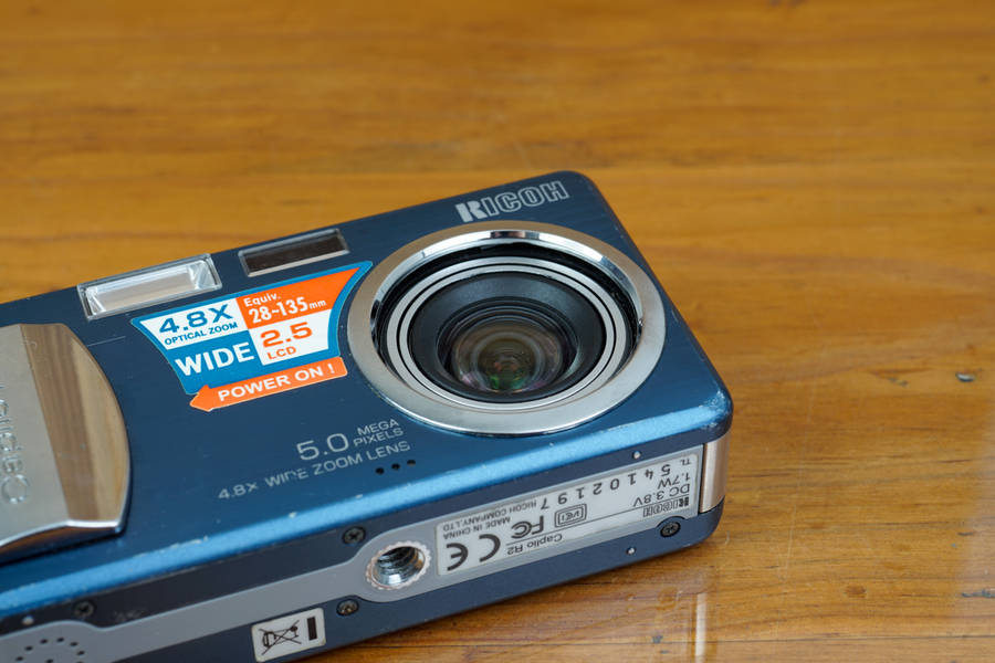 Ricoh Caplio R2 digital compact camera **CCD sensor**