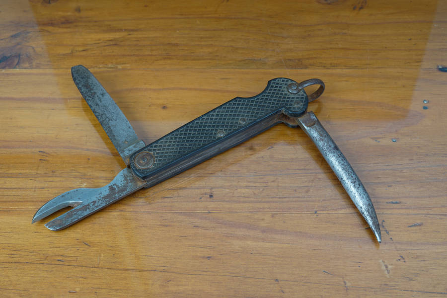 Vintage pocket knife, possibly military?