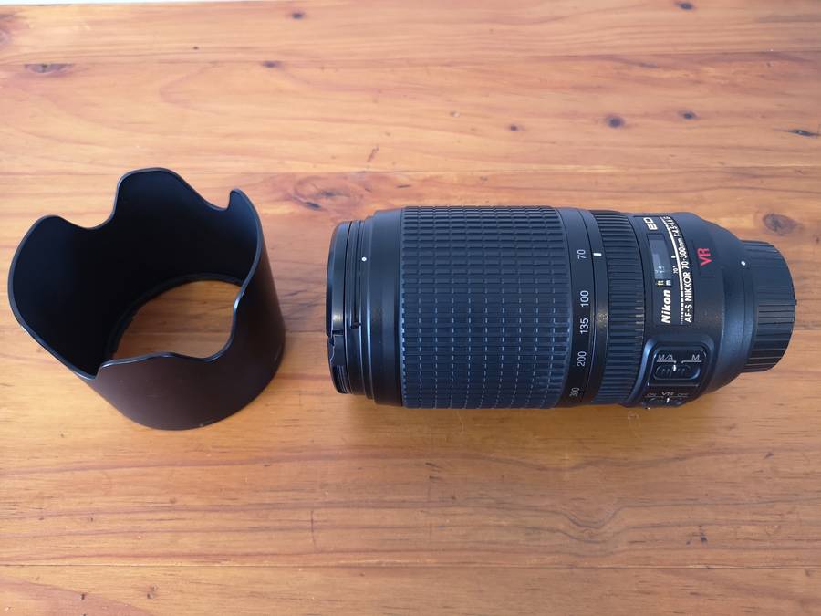 Nikon ED AF-S Nikkor 70-300mm f4.5 - 5.6 G VR zoom lens **please read**