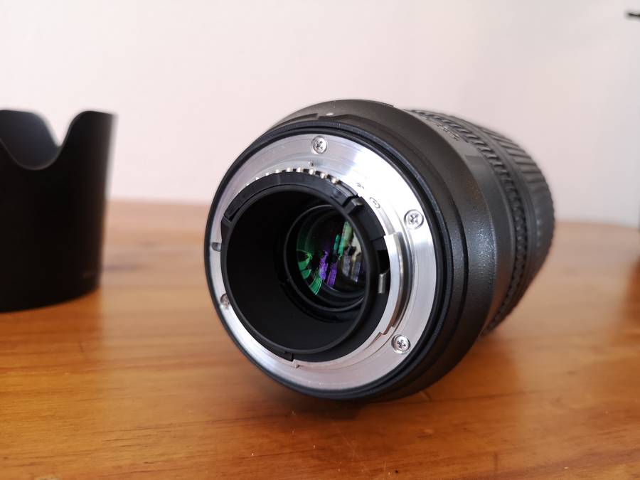 Nikon ED AF-S Nikkor 70-300mm f4.5 - 5.6 G VR zoom lens **please read**