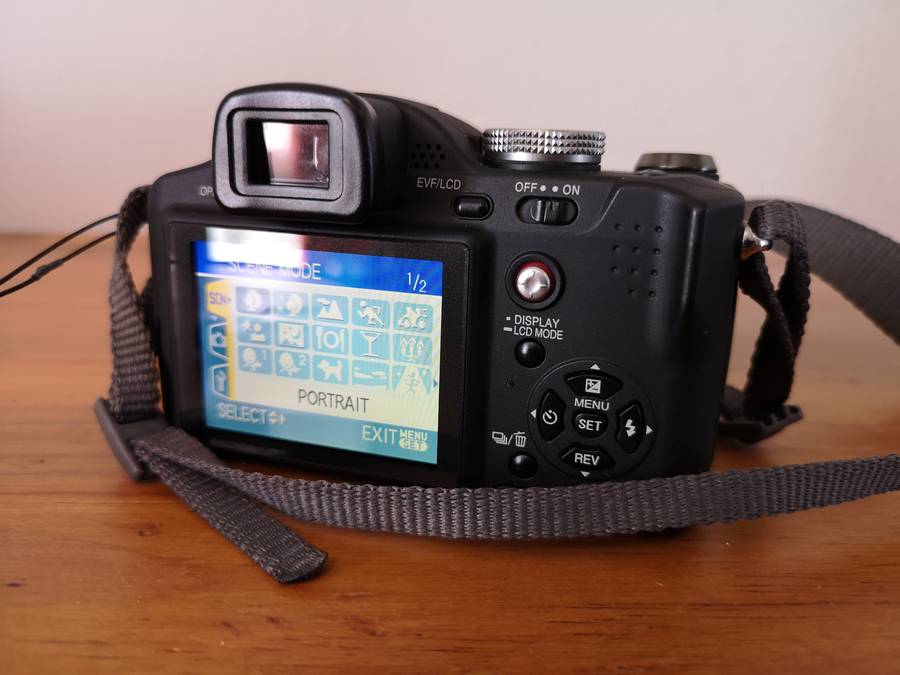 Panasonic Lumix DMC-FZ8 compact super zoom digital camera