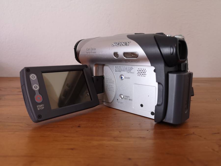 Sony Handycam DCR-DVD605e camcorder