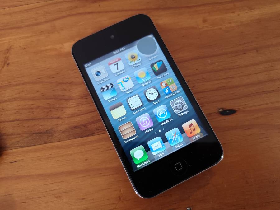 Two old Apple iPods