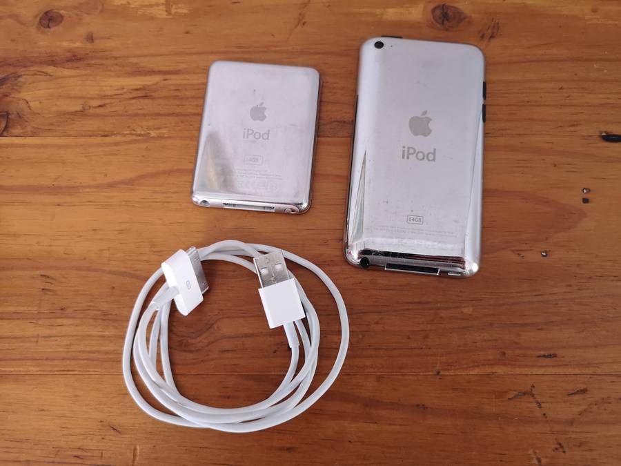 Two old Apple iPods