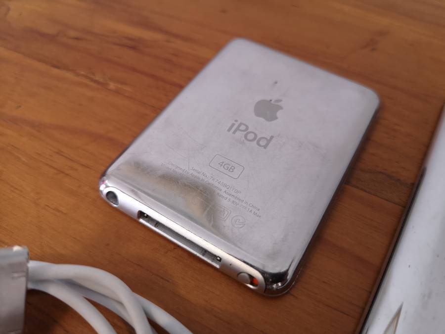 Two old Apple iPods
