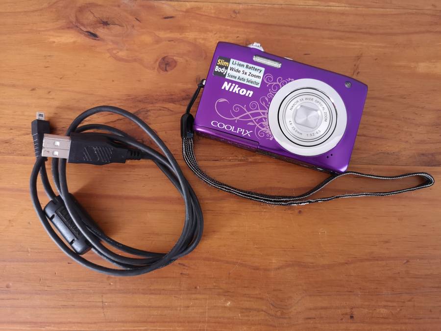Nikon Coolpix S2600 CCD sensor digital compact camera