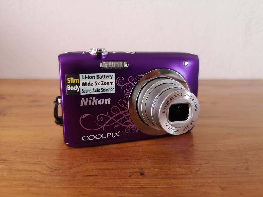 Nikon Coolpix S2600 CCD sensor digital compact camera