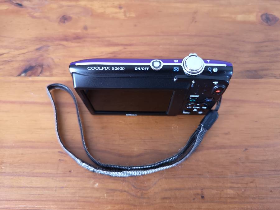Nikon Coolpix S2600 CCD sensor digital compact camera