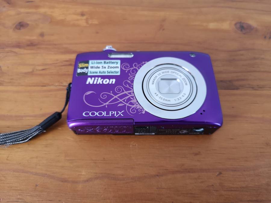 Nikon Coolpix S2600 CCD sensor digital compact camera