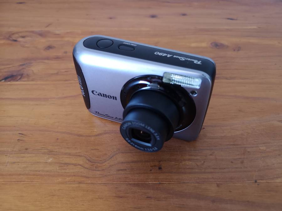 **Late entry** Canon Powershot A490 digital compact point & shoot camera