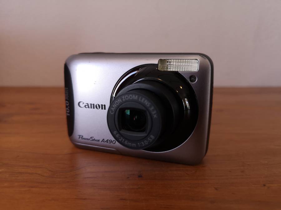 **Late entry** Canon Powershot A490 digital compact point & shoot camera