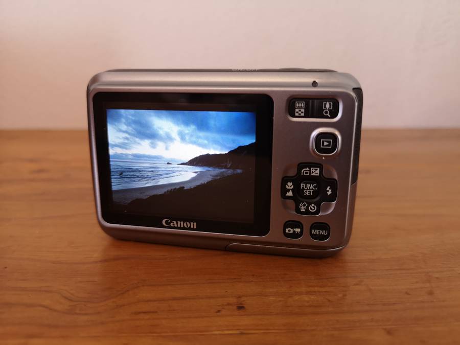 **Late entry** Canon Powershot A490 digital compact point & shoot camera
