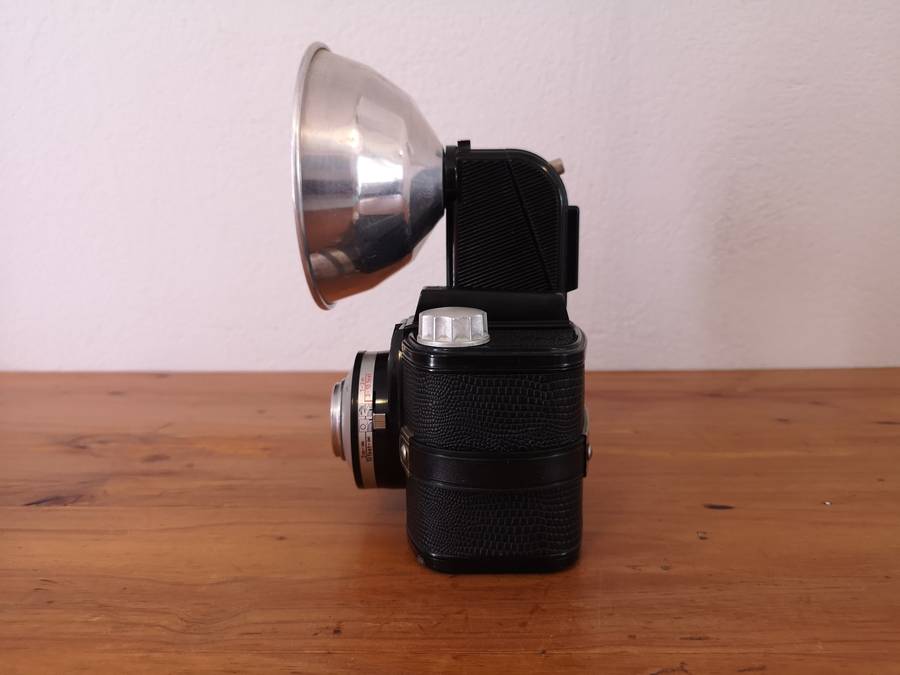 Agfa Clack bakelite camera and flash