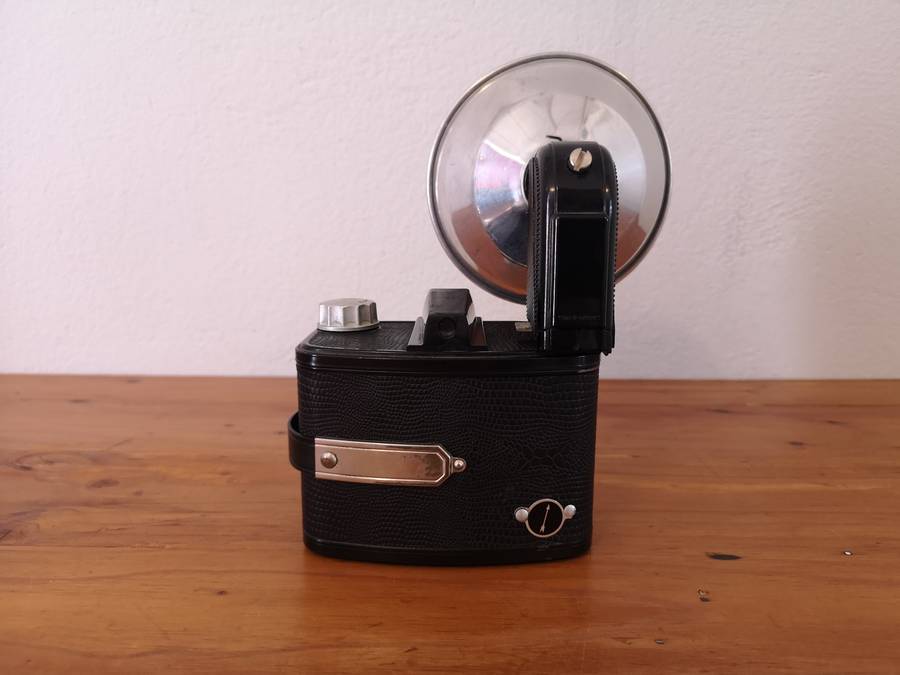 Agfa Clack bakelite camera and flash