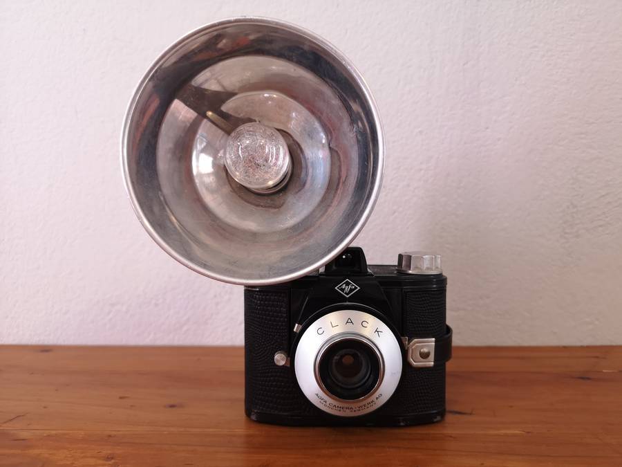 Agfa Clack bakelite camera and flash