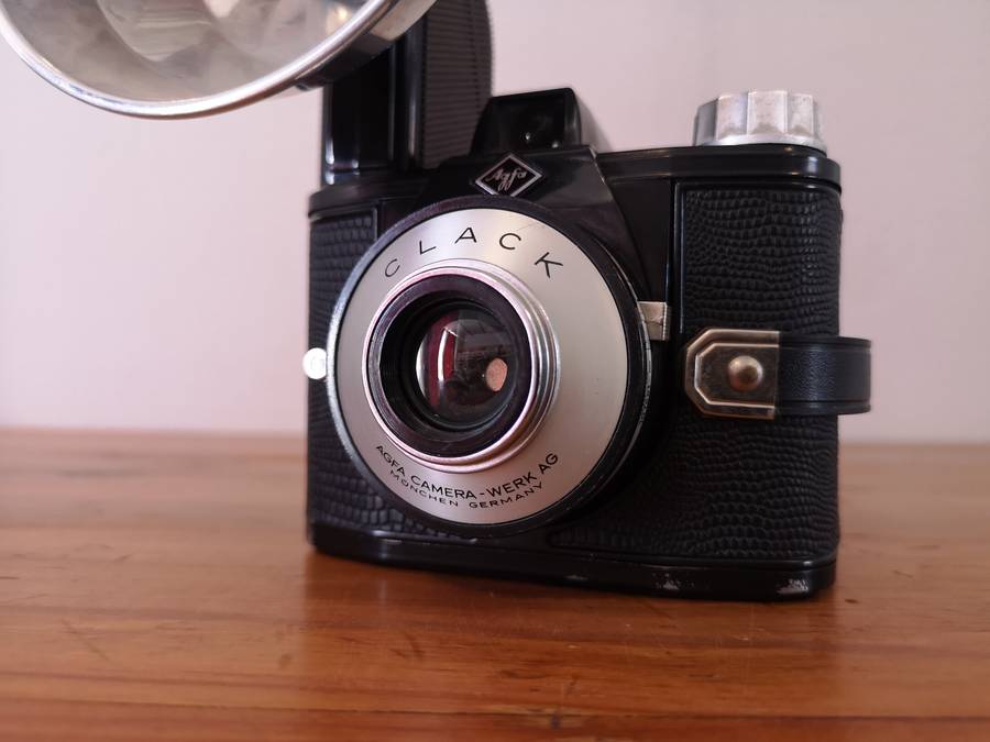 Agfa Clack bakelite camera and flash