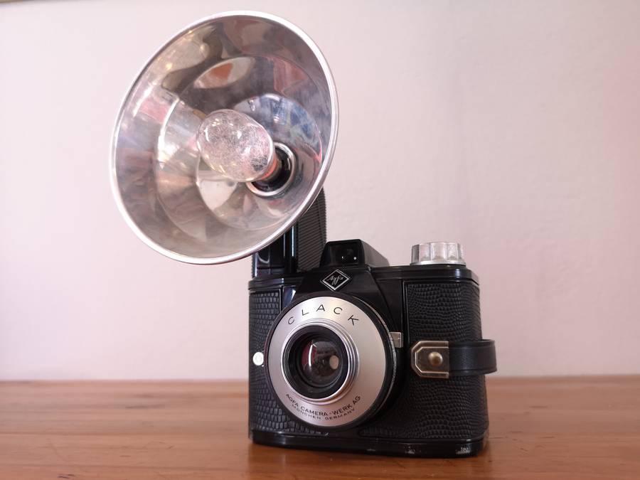 Agfa Clack bakelite camera and flash