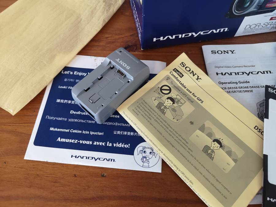 Sony Handycam DCR-SR46E *CCD Sensor* *Carl Zeiss optics*