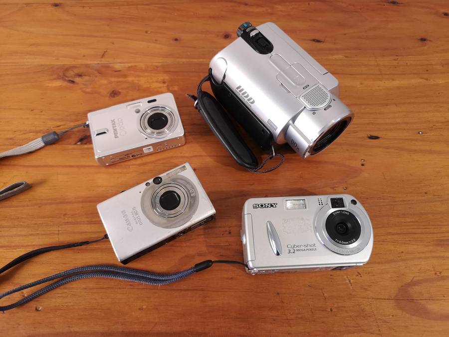 Digital cameras job-lot **parts or repair**