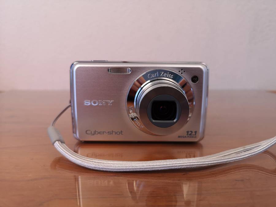 Sony Cyber-shot DSC W210 digital compact camera