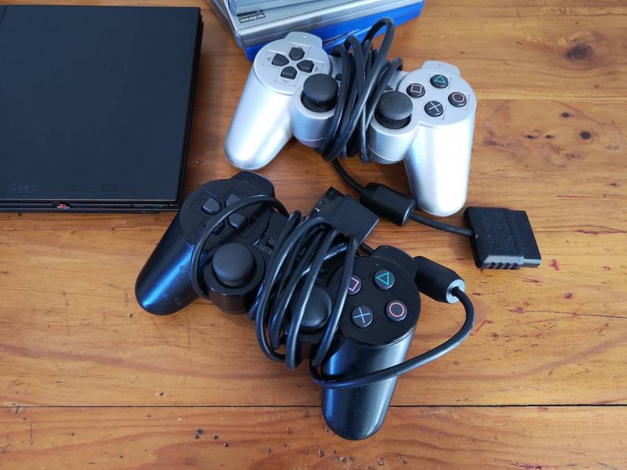 Sony PS2 slim + games bundle