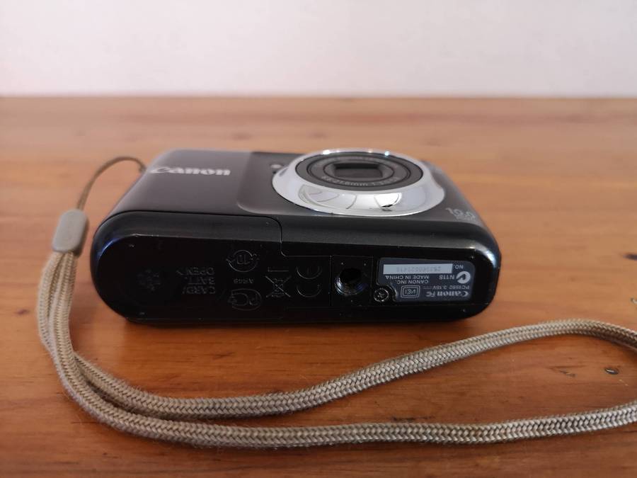 Canon PowerShot A800 10mp ccd sensor compact digital point & shoot camera