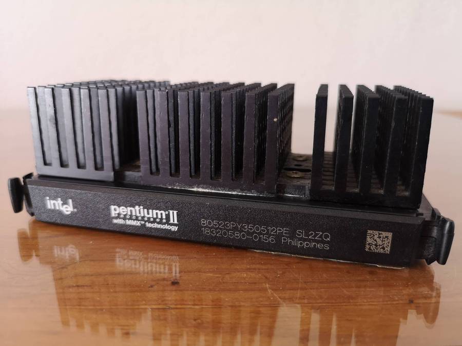 Vintage Intel Pentium II 350Mhz processor