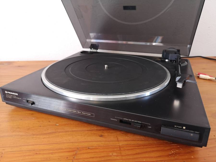 Pioneer PL-Z82 DC Servo Auto Return Turntable